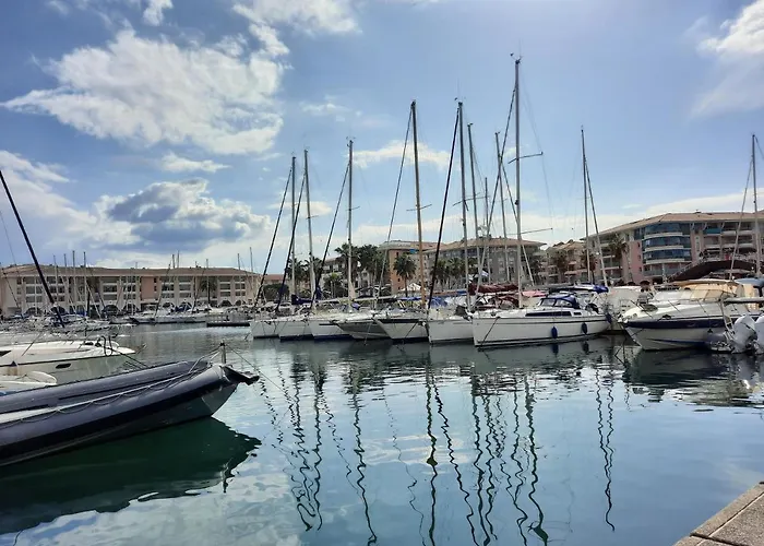 شقة Coeur Marina Climatise Terrasse Parking Fréjus